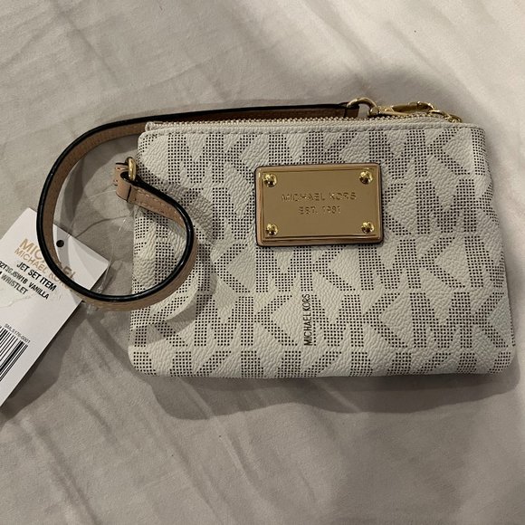 Michael Kors Handbags - Michael Kors Wristlet NWT